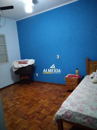 Imagem Casa com 3 dormitórios à venda, 198 m² por R$ 550.000,00 - Vila Aparecida - Rio Claro/SP
