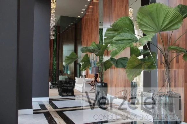 Imagem Apartamento 4 ou + dormitórios para Venda em Balneário Camboriú / SC no bairro Centro