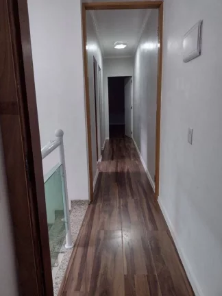 Imagem Sobrado com 3 dormitórios para alugar, 290 m² por R$ 3.300/mês - Parque Gerassi - Santo André/SP