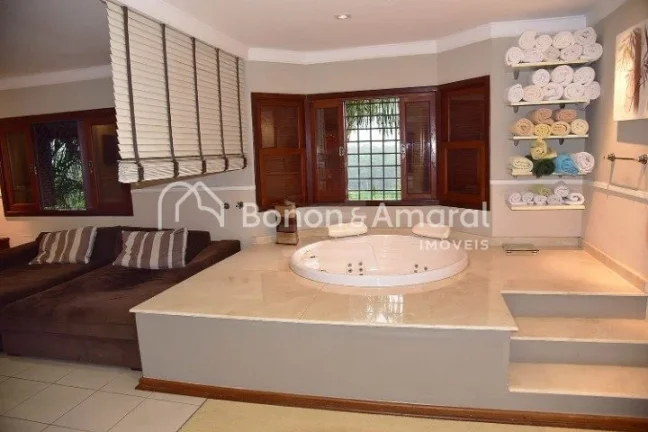 Imagem Sofisticação e privacidade em cada detalhe

Esta esplêndida residência oferece ambientes elegant...
