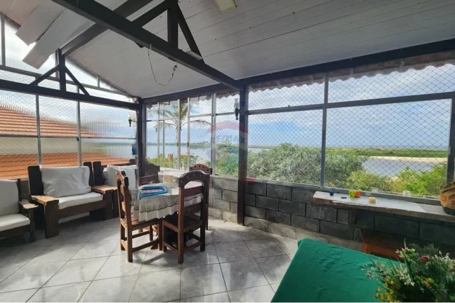 Imagem Casa com vista para lagoa: 480m² em Barra de Guaratiba