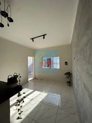 Imagem Casa à 150 metros da Praia do Gaivotas em Itanhaém, 02 dorms, 03 vagas, piscina, churrasqueira 379mil