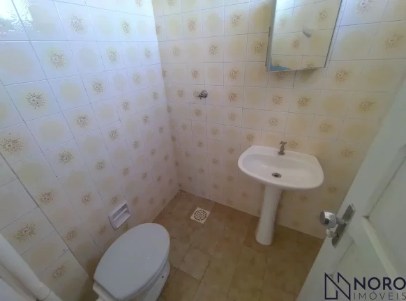Imagem Apartamento Espaçoso e Ensolarado com 3 Dormitórios (1 suite) e Garagem no Bairr