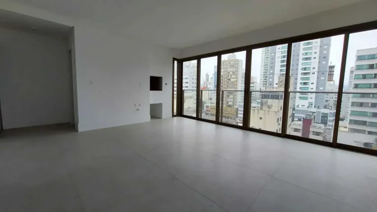 Imagem Apartamento novo de 4 suítes e 4 vagas de garagem no Centro em Balneário Camboriú