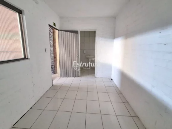 Pavilhão amplo em Ótima Localização: 5 Salas, Cozinha e 2 Banheiros