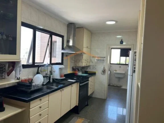 Imagem Apartamento à venda com 216 m² de área útil, distribuído em 3 dormitórios, sendo 3 suítes, pr...