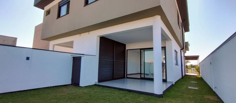 Imagem Casa à Venda, Lindo Sobrado Geminado, 03 Suítes, 163 m2, Financiável, no Jardim Campeche, Florianópolis/SC