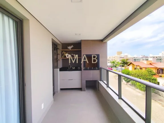 Imagem **MOBILIADO E DECORADO** Apartamento Duplex com 3 suítes, lavabo, cozinha, sala estar/jantar, área de serviço, sacada com churrasqueira. 2 vagas de ga