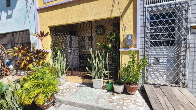 Com terreno de 60m² no centro de Fortaleza, entre as Ruas Major Facundo e Rua Floriano Peixoto, atr...