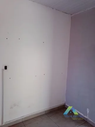 Imagem TERRENO COM 4 CASAS PARA RENDA EM VILA DAS MERCÊS/SP!