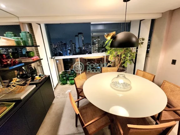 Imagem O apartamento, projetado pelo renomado arquiteto Marlon Gama, que já participou da Casa Cor São Pa...