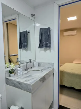 Imagem Casa em Condomínio com Piscina em ITACIMIRIM, Camaçari - Venda