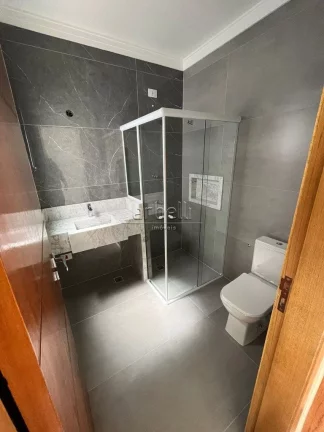 Imagem Sobrado com 165 metros quadrados, com 3 dormitórios sendo 1 suíte com varanda, 3 banheiros, 1 lava...