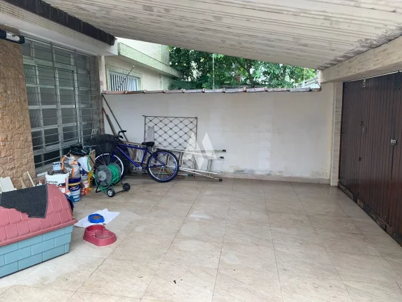 Imagem Sobrado 100% Reformado, 168m², 3 Dormitórios sendo 2 suítes , 2 vagas de garagem e no bairro do Boqueirão