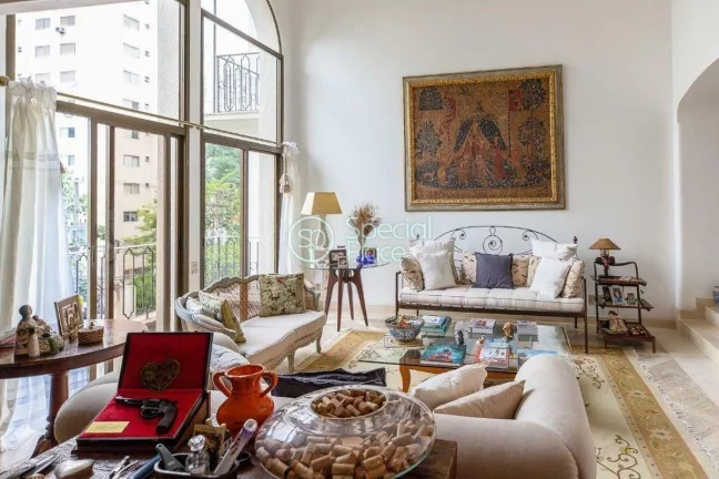 Imagem Belíssimo apartamento com 264 m² de área privativa, living com pé direito duplo, lareira, mezani...