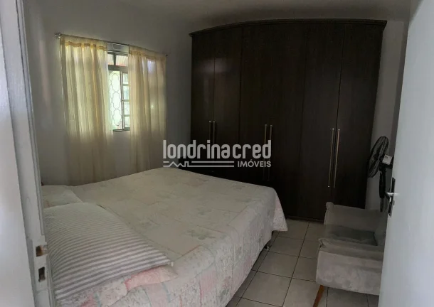 Imagem Casa em Londrina com duas residências independentes, energia solar, área gourmet com churrasqueira e localização excelente — ideal para morar e investir!