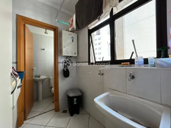 Imagem Apartamento em andar intermediário, com excelente incidência de sol da tarde e uma vista livre que...