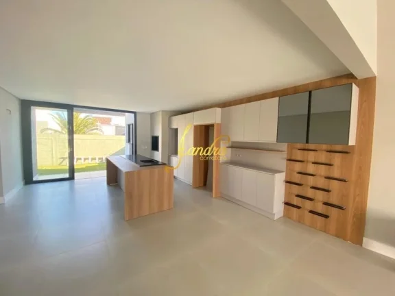 Imagem Casa térrea com 04 suítes, 155m² de área construída com mobília fixa