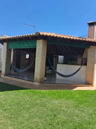 Imagem "Seu Refúgio dos Sonhos: Rancho à Venda no Exclusivo Condomínio Acácias!"