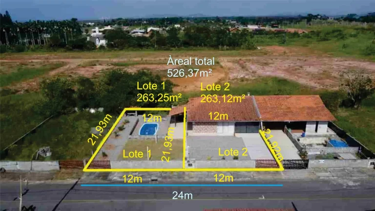 Imagem Casa com piscina tendo 2 dormitórios e 2 vagas de garagem no bairro Itapocú em Araquari