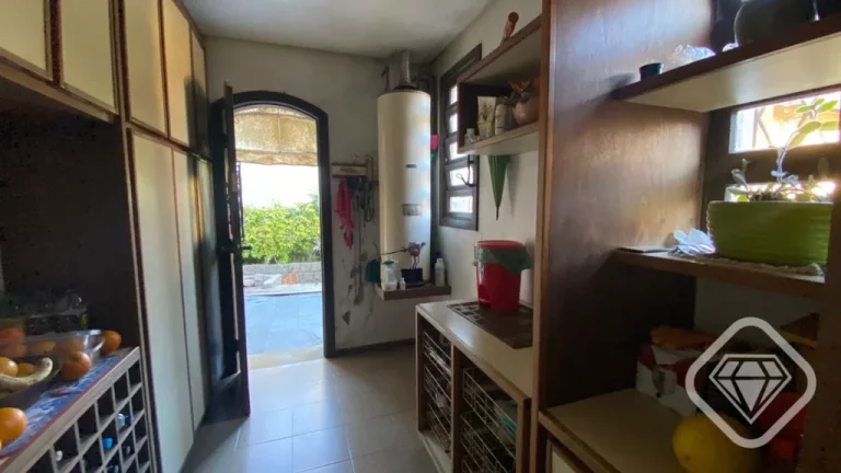 Imagem Charmosa casa de estilo colonial na Zona Sul, com vista para o Guaíba e excelente estrutura para mo...