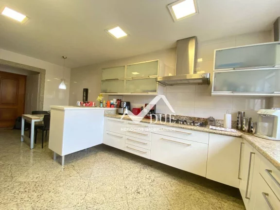 Imagem Apartamento próximo a praia a com 3 dormitórios à venda, 227 m² por R$ 3.400.000 - Embaré - Santos/SP