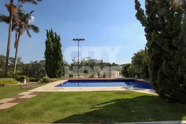 Imagem Casa em excelente localização no Jardim Guedala, direcionada para um lindo jardim com piscina em d...