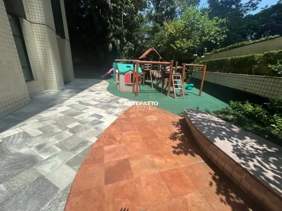 Imagem Apto com 288 m2 são 4 suítes, sendo que a suíte Master tem 2 banheiros (sr/sra)