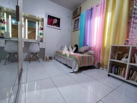 Imagem Casa Térrea com 3 quartos, 4 vagas e edícula - São Vicente / SP