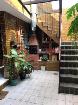 Imagem Lindo sobrado bem localizado à venda no bairro de Nova Petrópolis, São Bernardo do Campo, com 3 dormitórios, sendo 1 suíte, 2 vagas, 165 m2.