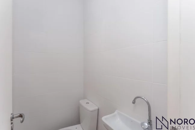 Imagem Casa em Residencial Fechado com Terraço e 2 Dormitórios em Santa Maria