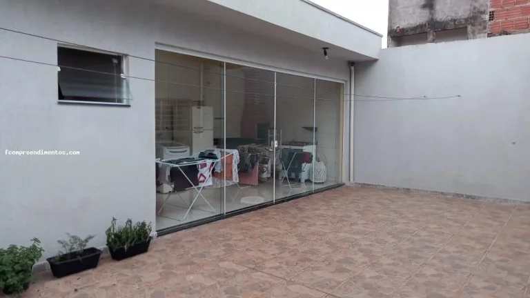 Imagem Casa para Venda em Araras, Jardim Santa Olívia II, 3 dormitórios, 1 suíte, 1 banheiro, 1 vaga