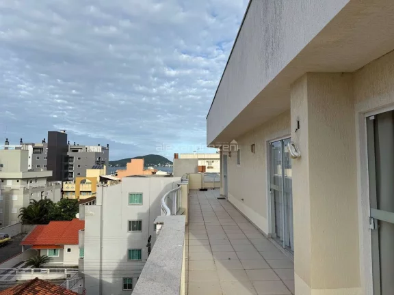 Imagem Cobertura com pequena vista ao mar