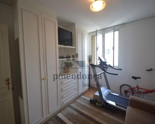 Imagem Apartamento de alto padrão, ensolarado, pé direito alto, janelões, taco impecável, cozinha moren...