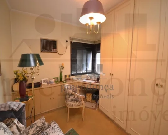 Imagem Excelente apartamento, living para 3 ambientes, com lareira, piso em tabuas largas, ampla varanda, 3...