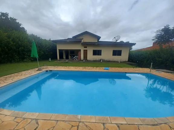 Imagem Casa com 04 dormitórios, sendo 01 suíte à venda no Condomínio Village da Serra!
