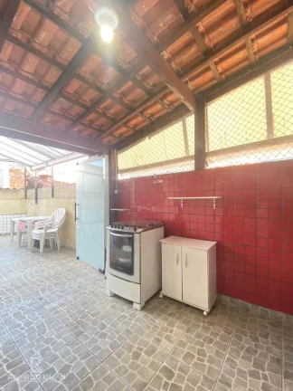 Imagem Apartamento Garden com quintal privativo localizado a 350 metros da praia do Caiçara.