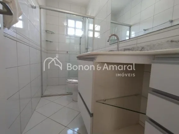 Imagem Localizada em um ambiente tranquilo, com apenas 59 residências, esta aconchegante e charmosa casa e...