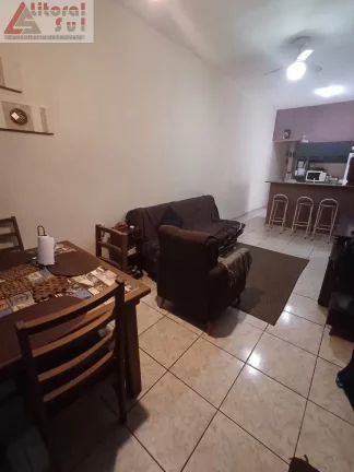 Imagem Imperdível! Casa à venda em Praia Grande-SP, bairro Tupi. 2 quartos, 1 sala, 2 banheiros, 1 vaga de garagem. Agende sua visita!