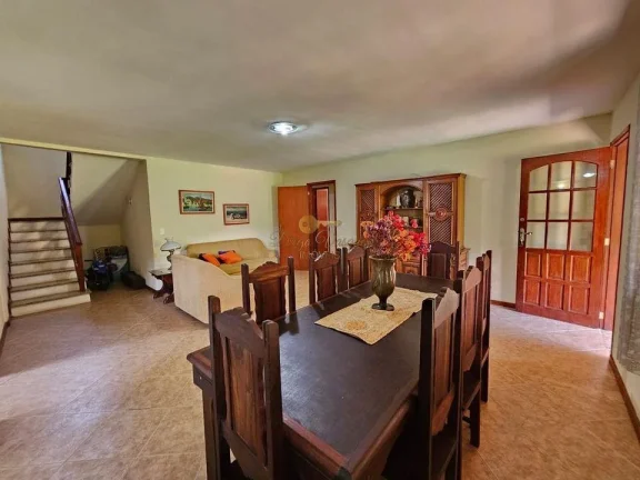 Imagem Casa em Condomínio para Venda em Teresópolis / RJ no bairro Vale Alpino