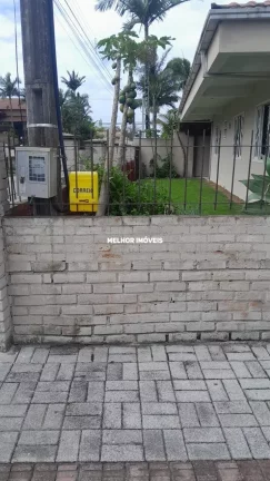 Imagem Casa com 06 dormitórios no Bairro Itacolomi - Balneário Piçarras - SC