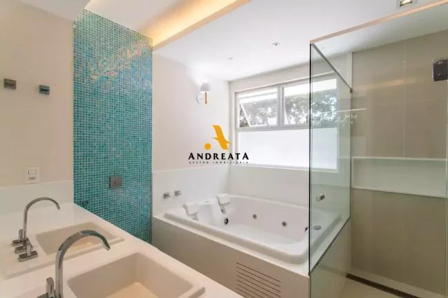 Imagem Barra da Tijuca - Condominio Novo Leblon - Vendo magnifica mansão de alto padrão! (IMÓVEL ENCONTRA-SE ALUGADO POR R$40.000,00).