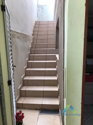 Imagem Sobrado com 157 metros, 3 dormitórios, 2 banheiros, 1 vaga com excelente localização e valor !