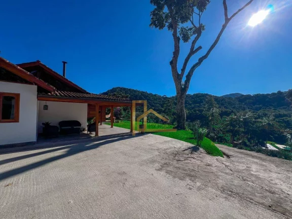 Imagem Casa Linear com 4 quartos e lazer privativo dentro de condomínio de Teresópolis