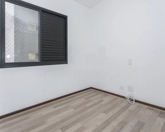 Imagem Apartamento com living para 02 ambientes, piso de tacos, 03 dormitórios, armários embutidos, banhe...