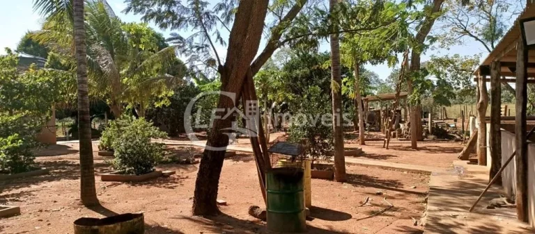 Imagem Chácara à venda em Terenos-MS, Zona Rural: 5 quartos, 1 suíte, 2 salas, 3 banheiros, 180m² de área!