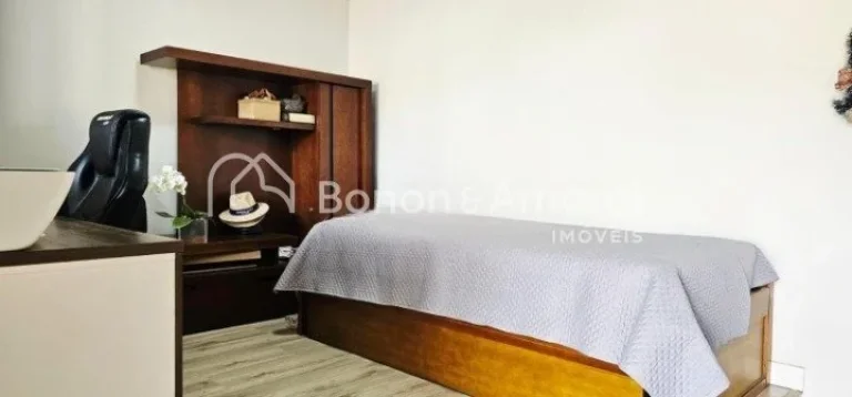 Imagem Casa térrea reformada para venda em condomínio no Taquaral em Campinas, 3 quartos e 4 vagas
