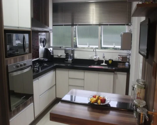 Imagem Imperdível oportunidade de investimento em Guarujá-SP: Apartamento de 3 quartos, 1 suíte, 2 salas, 3 banheiros, 2 vagas de garagem, 111,00 m² na Pitangueiras.