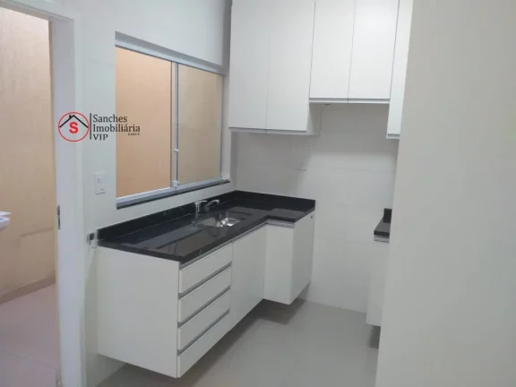 Imagem SOBRADO A VENDA EM CONDOMINIO FECHADO, 2 DORM, SENDO 2 SUÍTES E 2 VAGAS DE GARAGEM COBERTAS. LAZER COM PISCINA E CHURRASQUEIRA.