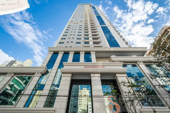 Imagem Apartamento 4 ou + dormitórios para Venda em Balneário Camboriú / SC no bairro Centro